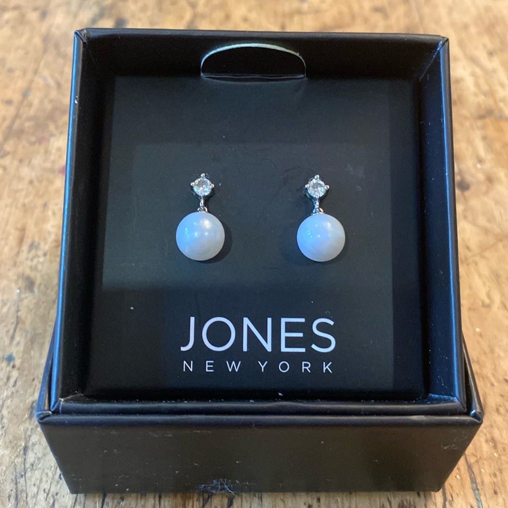 Jones New York Ariel stud earrings - Picture 1 of 1